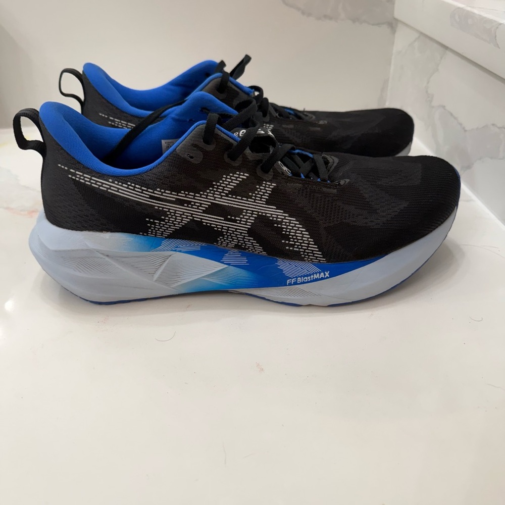 ASICS Novablast 5